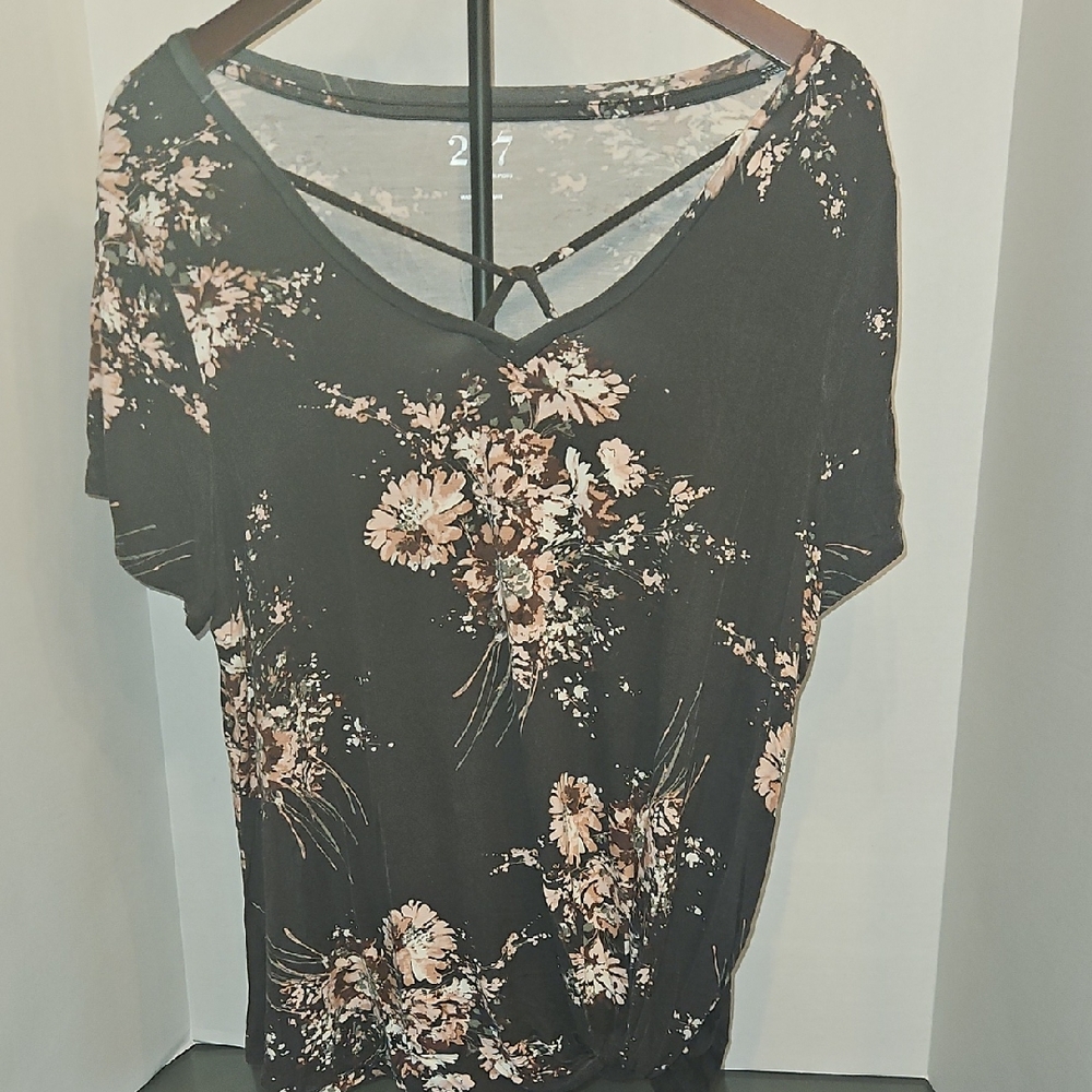 Elegant Floral Short Sleeve Knit Top